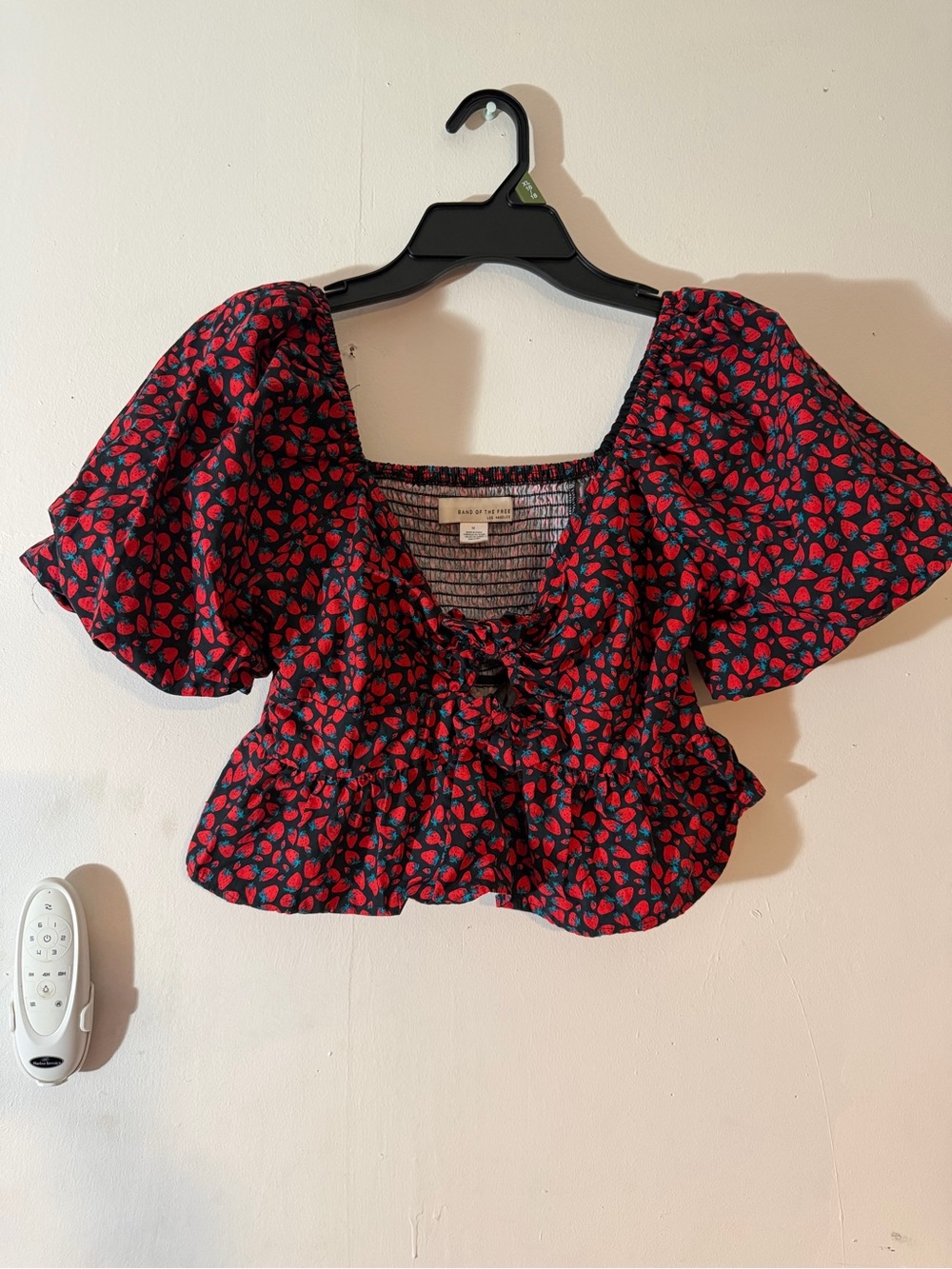 Band of the Free, knotted cut outs-Strawberry V Neck Puff Sl. Smock Crop Top M